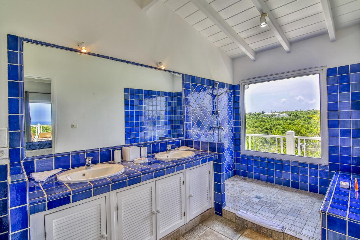 22 Location villa callisto 3 chambres 3 salles de bain avec piscine vue mer aux Terres Basses à Saint Martin